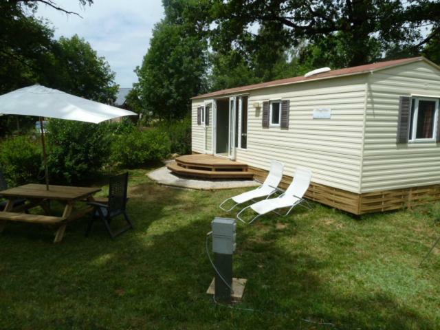 Camping Etang Du Camp Senergues Exterior photo